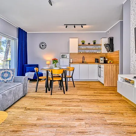 W Lesie Sosnowym Przy Plazy - 5d *