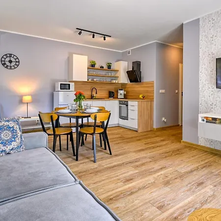 W Lesie Sosnowym Przy Plazy - 5d