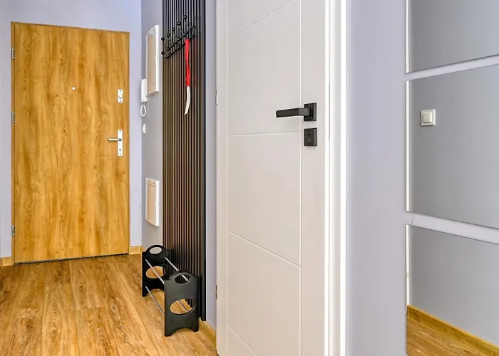 W Lesie Sosnowym Przy Plazy - 5d *